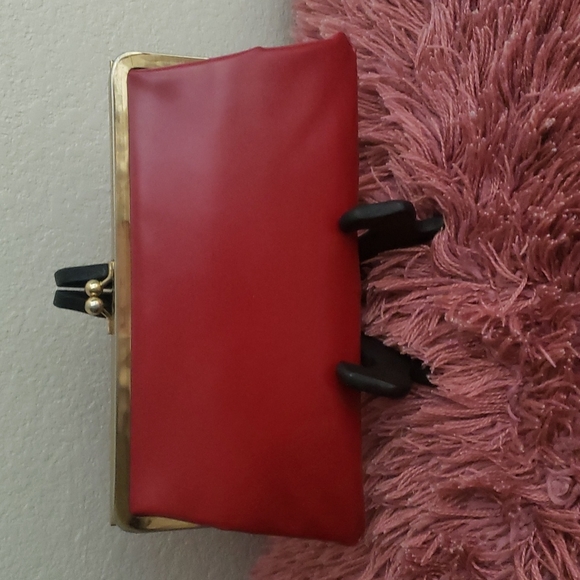 50s - 60s VINTAGE CLASSIC RED CLUTCH PURSE IN PERFECT CONDITION - Picture 2 of 4